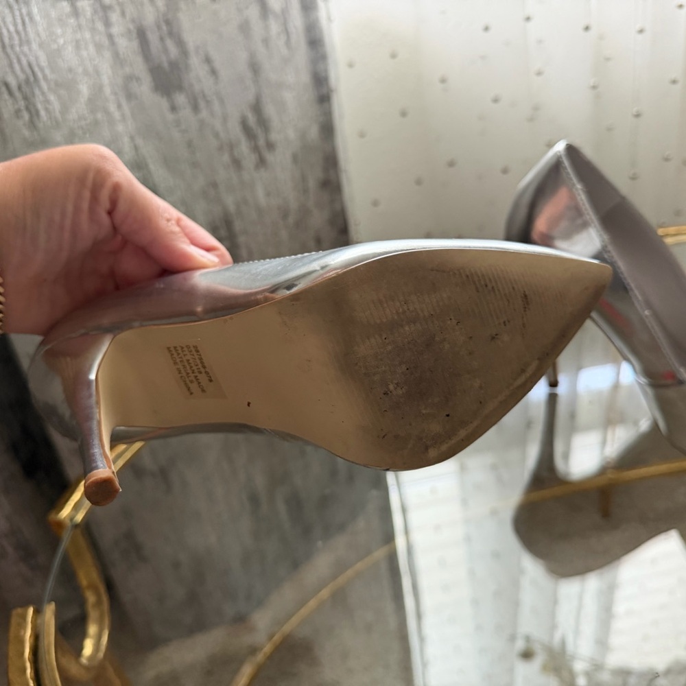 Silver Heels - Picture 5 of 5